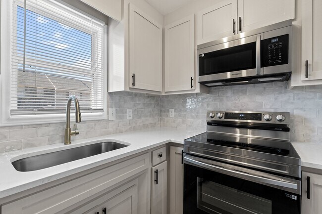 Photo - 365 E Williams St