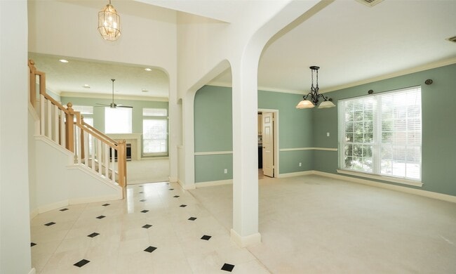 Building Photo - 7502 Holly Ct Estates Dr