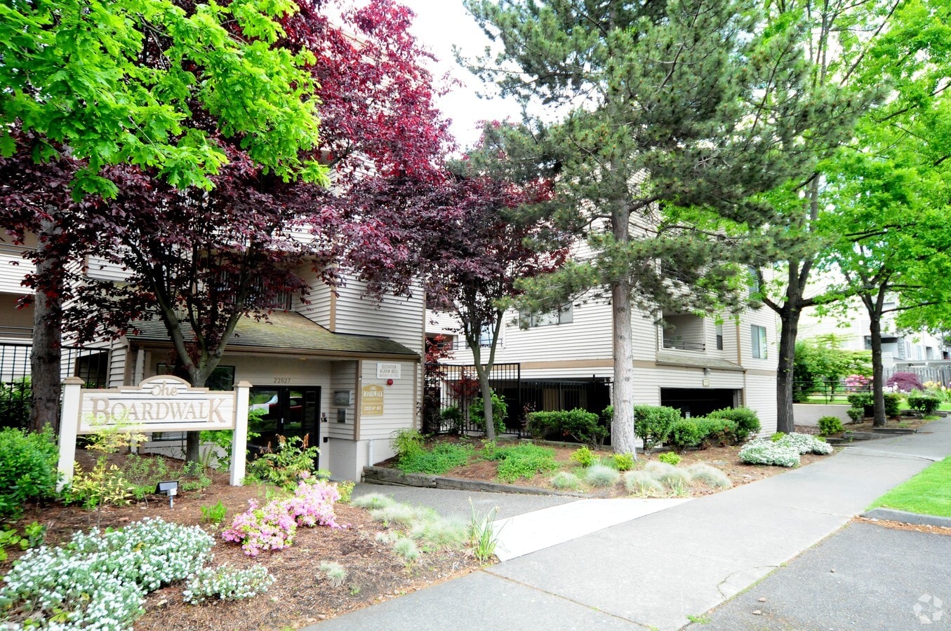 Boardwalk Apartments - Boardwalk Apartments