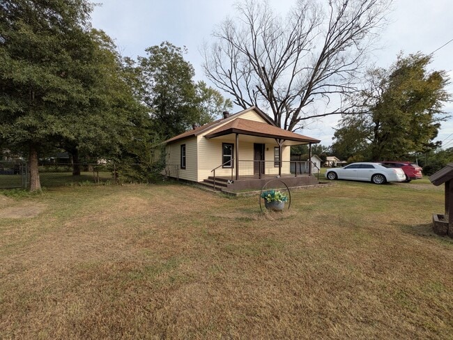 Photo - 405 S Skaggs Rd