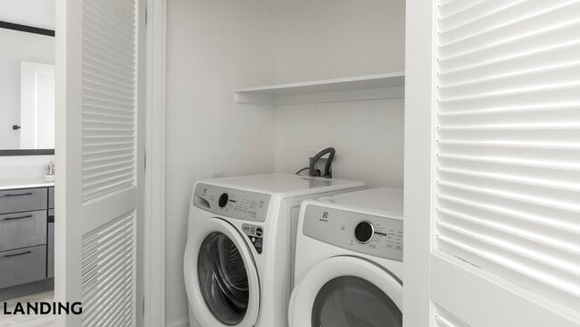 Photo - 1007 S Mint St Unit 814