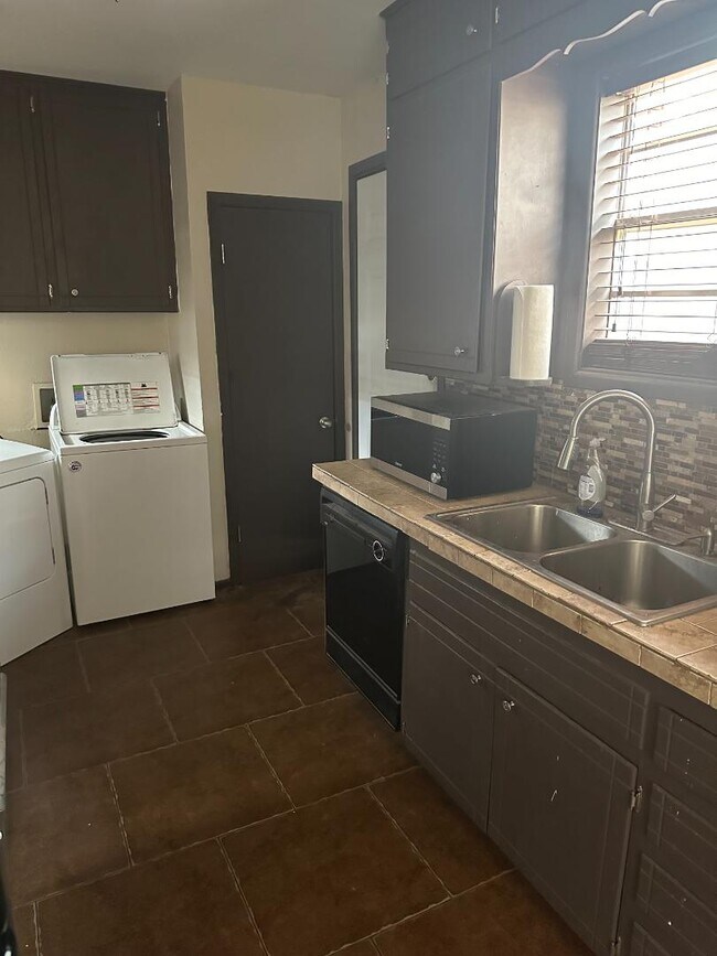 Photo - 616 N Elkhart Ave