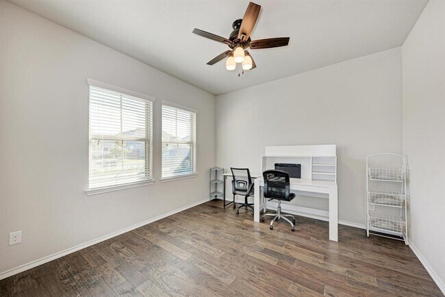 Photo - 136 Finley St