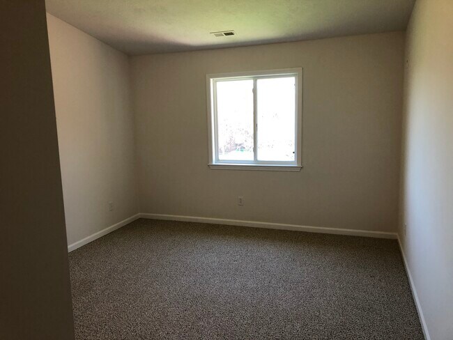 Spacious bedrooms - 806 Carom Cir Unit Villages At Franklin Farm