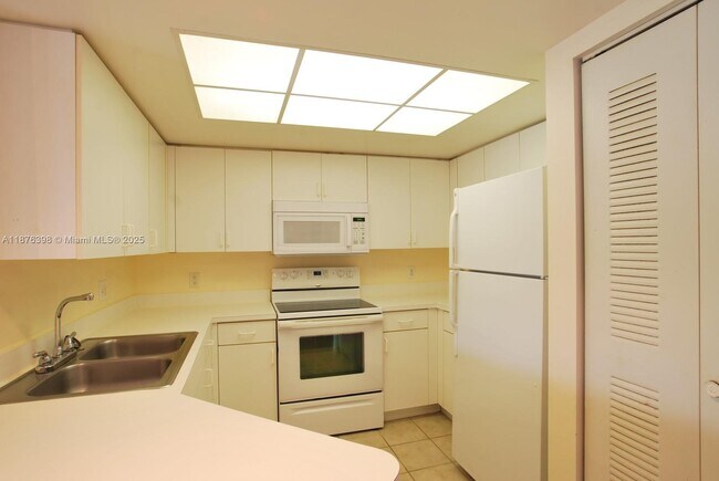 Photo - 4175 N Haverhill Rd Unit 911