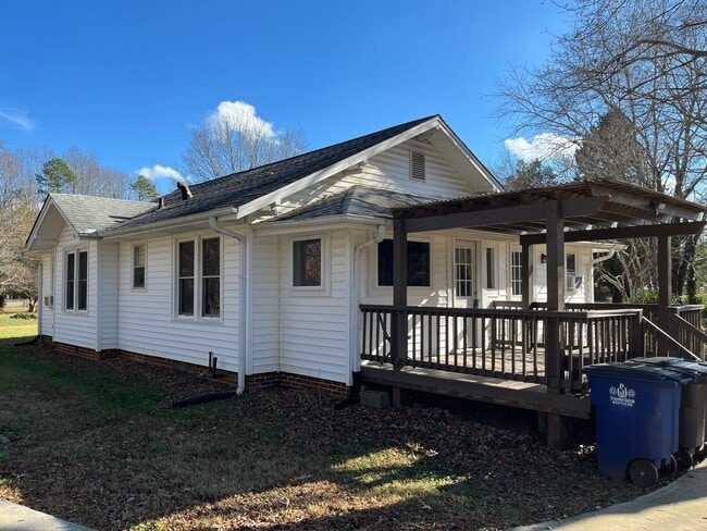 Photo - Charming 2-bedroom, 1-bathroom house