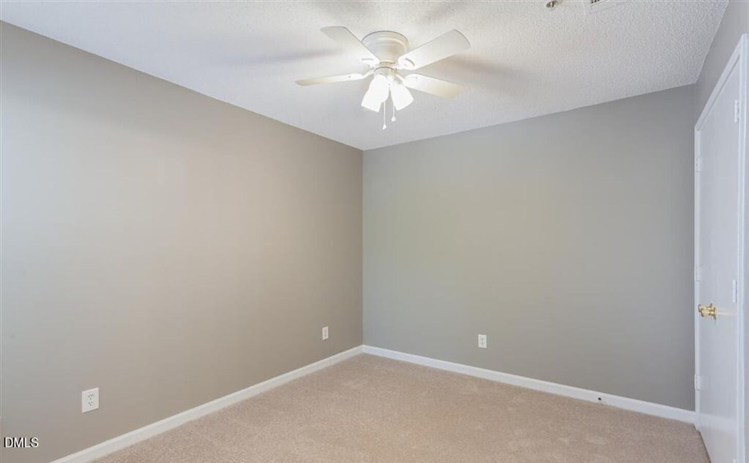 Photo - 4 Bed 4 Bath Condo Available for Late July Move in! Washer/Dryer Included! Parking included!