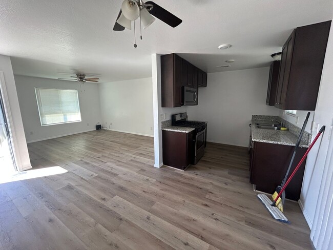 Photo - Hard to find 3 bedroom 2 bath apartment central Hanford