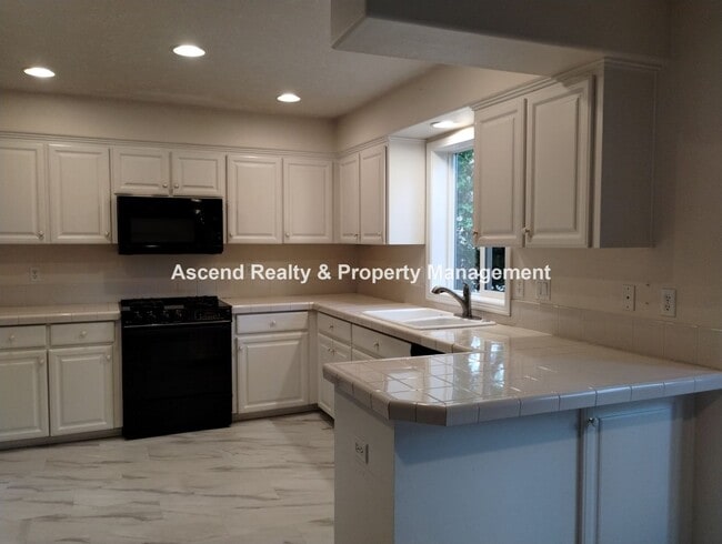 Photo - Garden Home 4 Bed & Office Quick Access to Beaverton/Dntn PDX, Rec Center, Washington Square