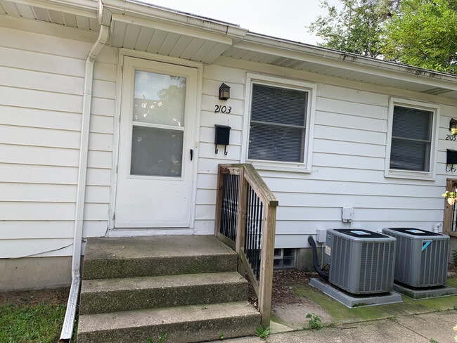 Photo - 2105 De Hoop Ave