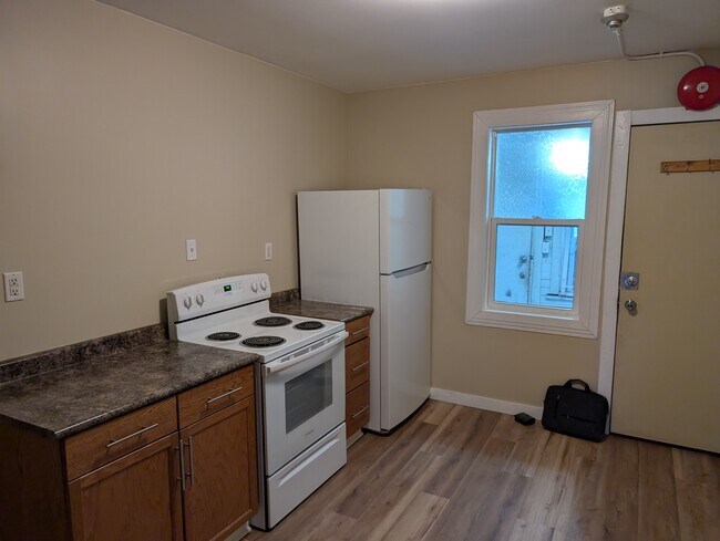 Photo - 680 B Aberdeen Ave