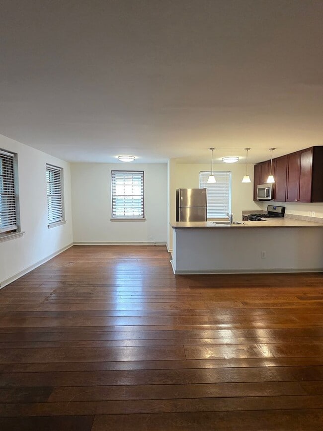 Building Photo - 2911 W Queen Ln Unit C Rental