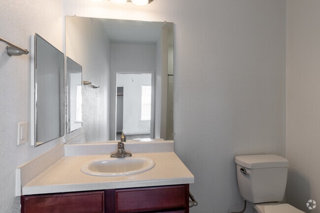 3BR, 2.5BA - 1,185SF - Primary Bathroom