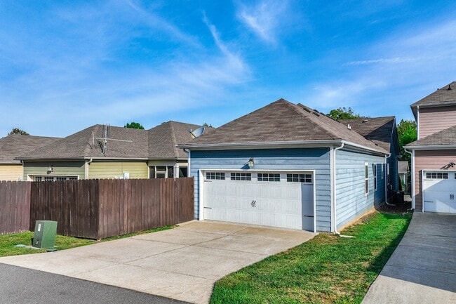 Photo - 2437 Duxbury Dr