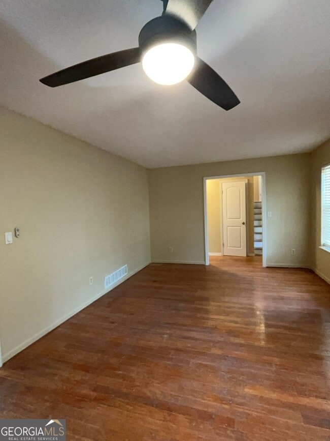 Photo - 5089 Victor Trail NW