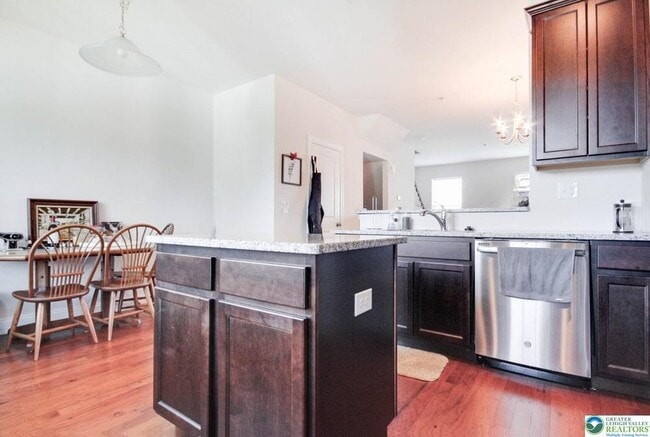 Photo - 304 Stonewood Ln