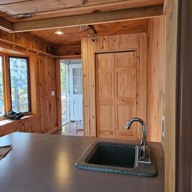 Photo - 655 S 7th Ave