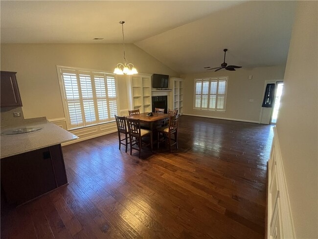 Photo - 102 Mcleod Dr
