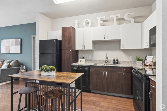 2BR, 2BA - 901SF - Kitchen - Lofts on Main