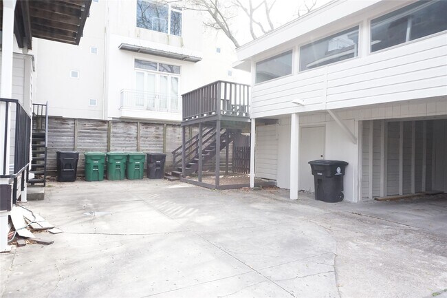 Photo - 1906 Ridgewood St Unit Garage