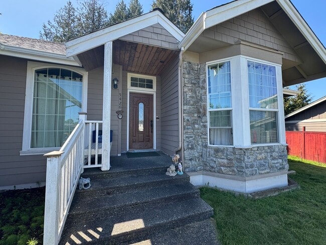 Photo - 3 Bedroom, 3 Bathroom House - Walking distance to the beach