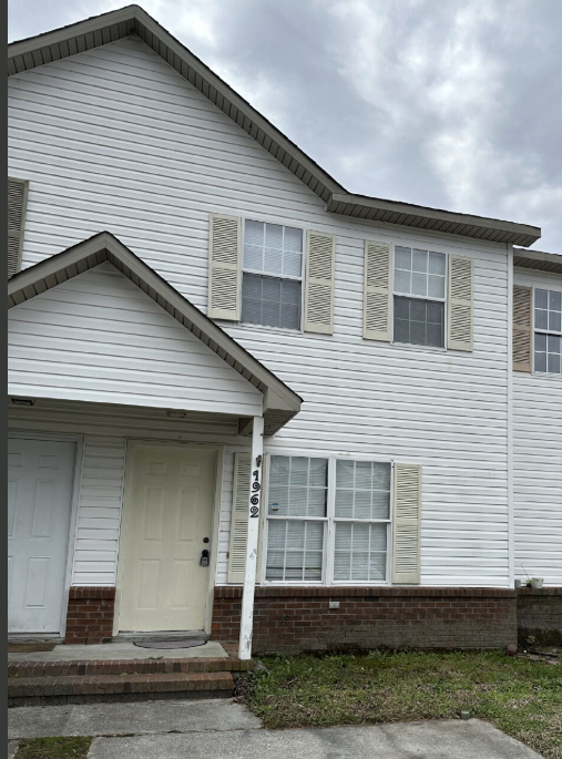 Nice 2 Bedroom Townhome - 1962 W, Brandymi... - Nice 2 Bedroom Townhome -
1962 W, Brandymi...