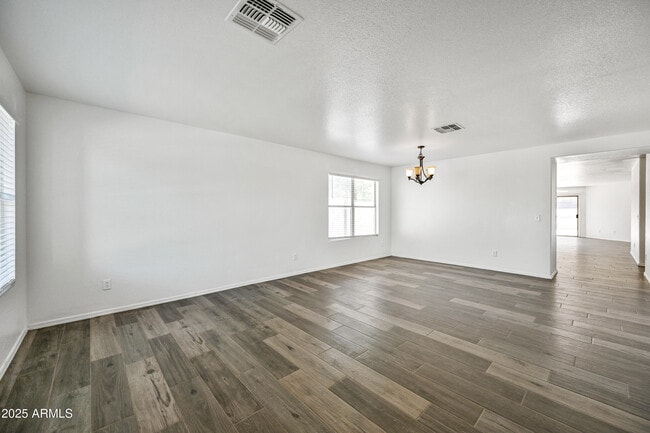 Photo - 225 E Gwen St