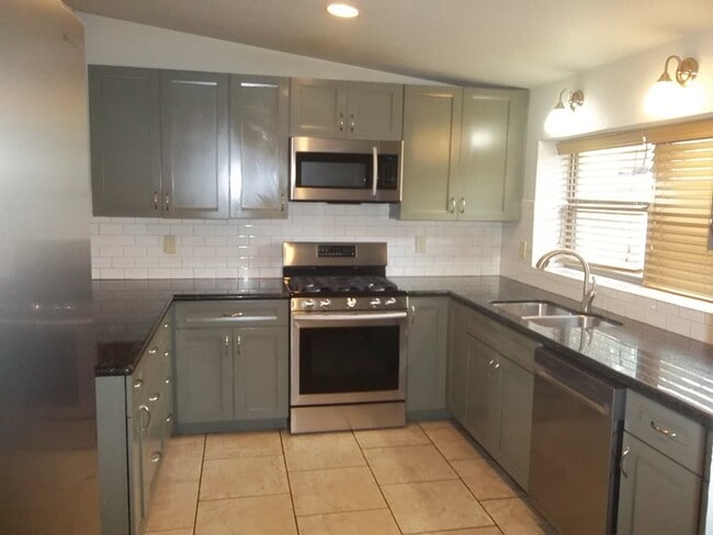 210 Loma Vista Dr
