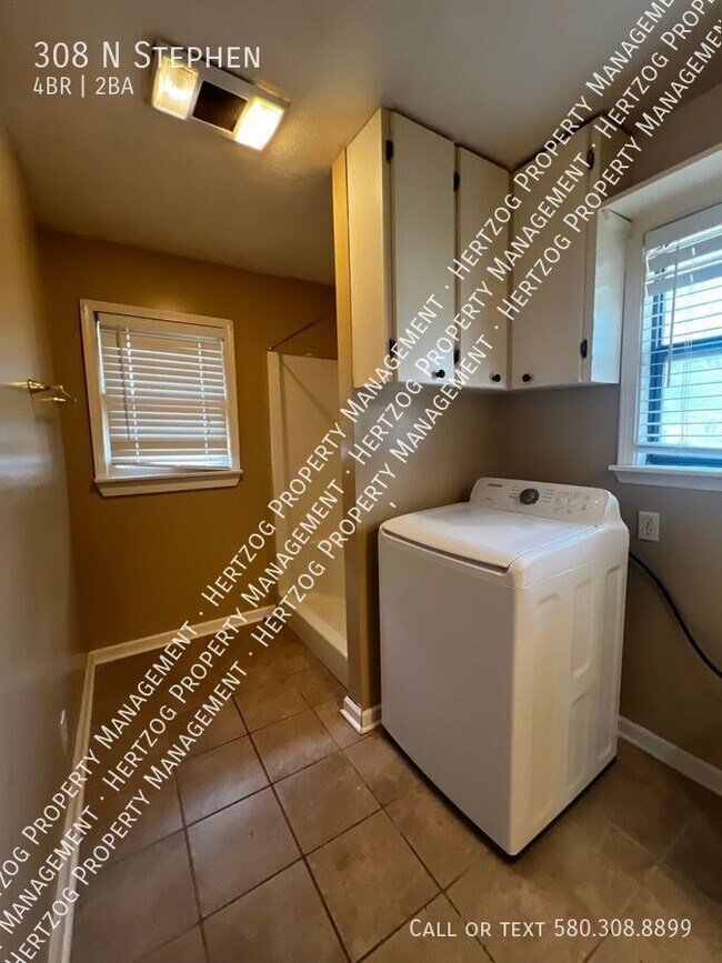 Rare 4 Bedroom 2 Bath Home with 2 Car Gara... Rental House Rental in