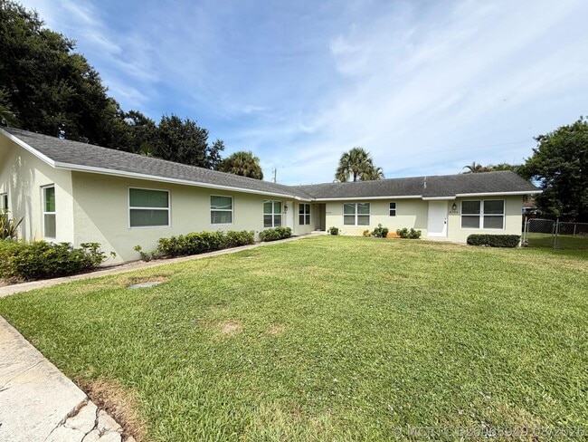 Building Photo - 8748 Sunset Dr