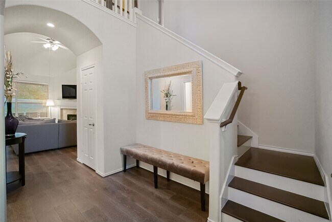 Photo - 131 N Hawkhurst Cir