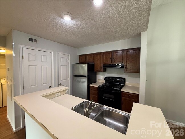 Photo - 415 W 8th St