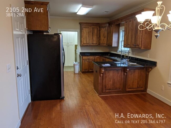 Photo - 2105 2nd Ave