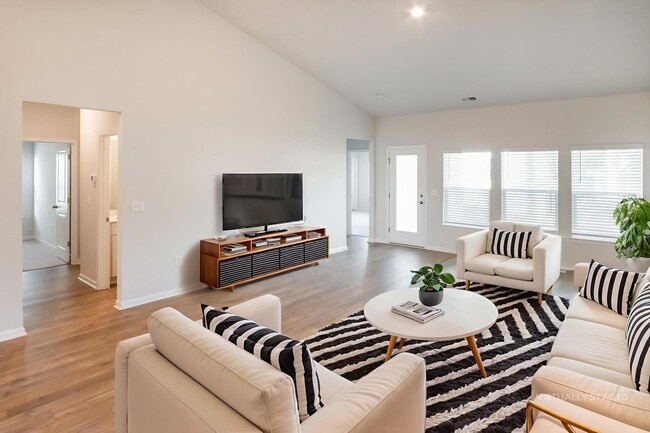 Photo - 212 Craigflower Ct