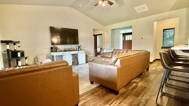Photo - 1519 Delano Rd
