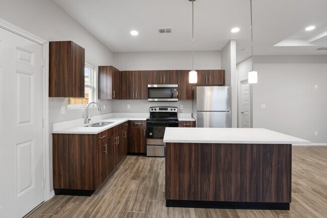 Photo - 84 E La Vista Ave Unidad 2