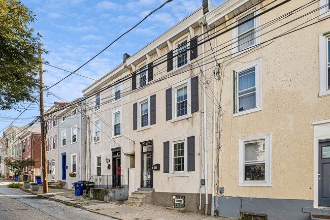 Building Photo - 147 East St Unit 1