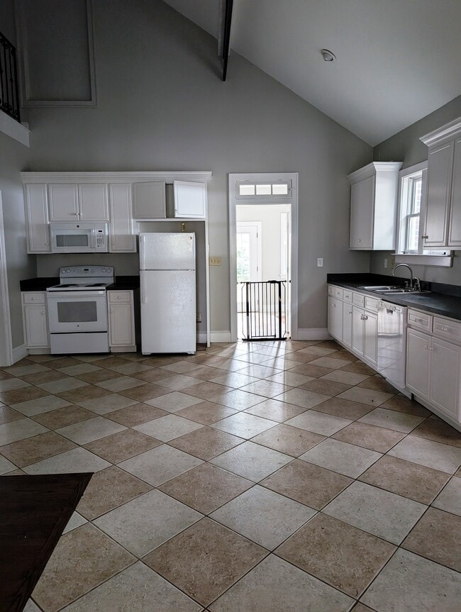 Photo - 604 Vance St NE