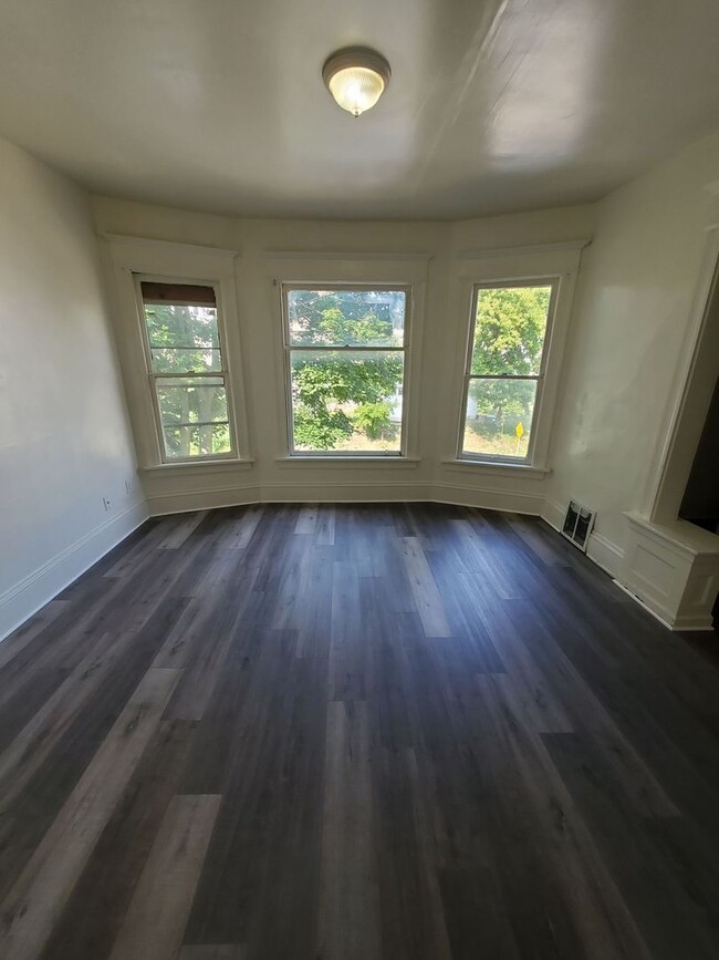 Building Photo - 2222-2224-2224 N 39th St Rental