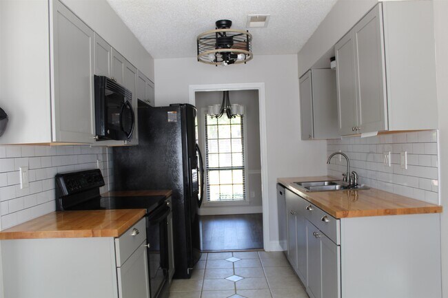 3100 Mary Elizabeth Dr