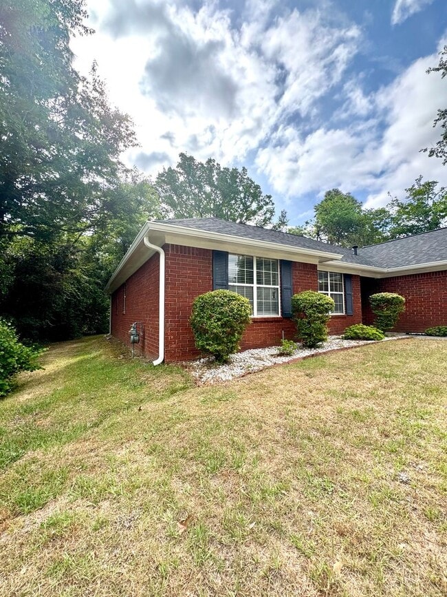 Photo - Your Private Retreat 3 Bedroom 2 Bath RentalAwaits!