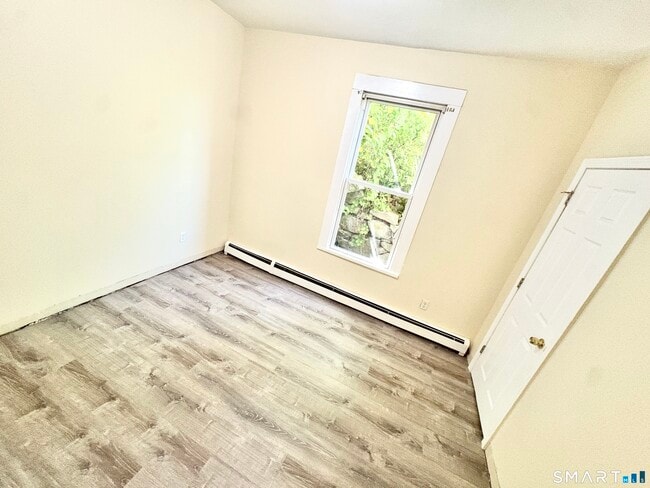 Photo - 429 Baldwin St Unit 2
