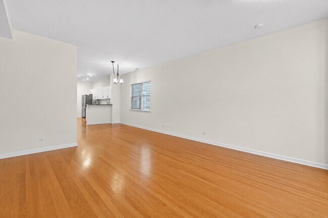 Photo - 3115 N Oakley Ave Unit 1