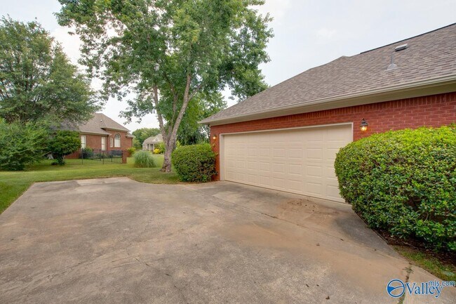 Photo - 3017 Brunswick Cir SE