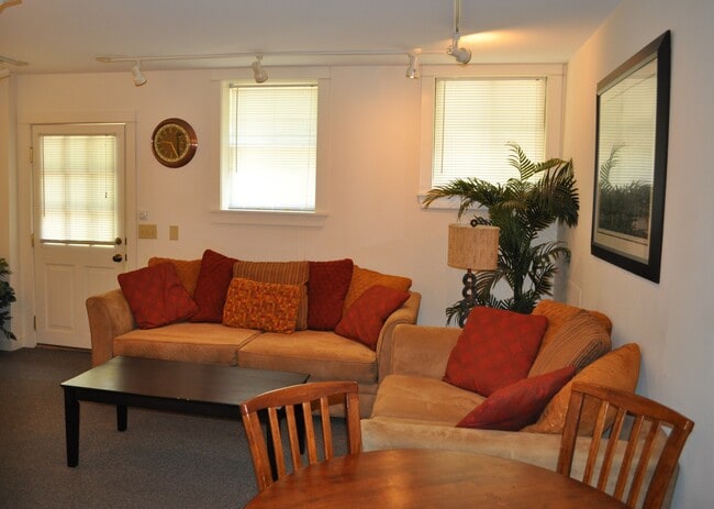 Building Photo - 112 Highland Pl Unit 1 Rental