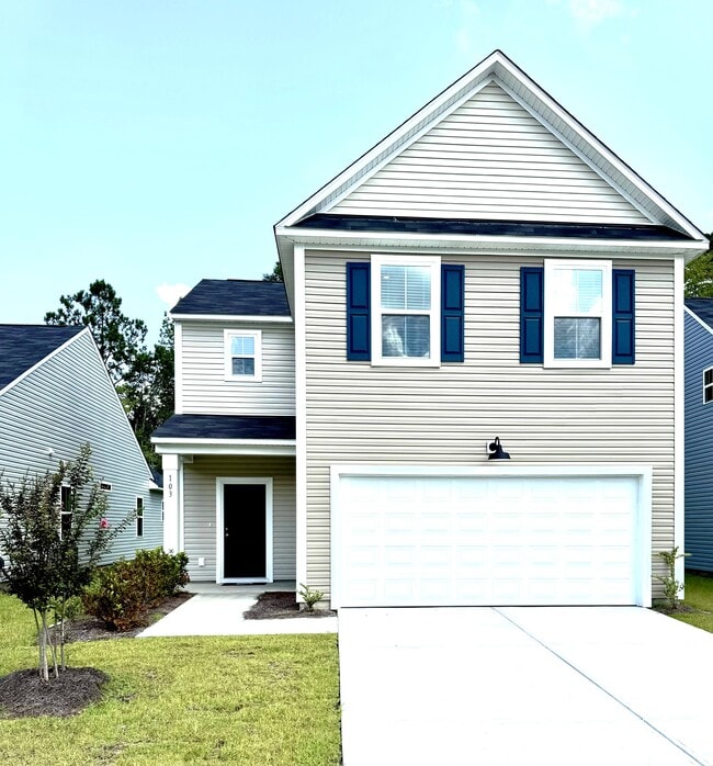 Building Photo - Creekside