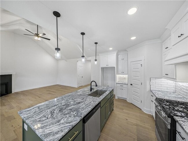 Photo - 720 Marianne St