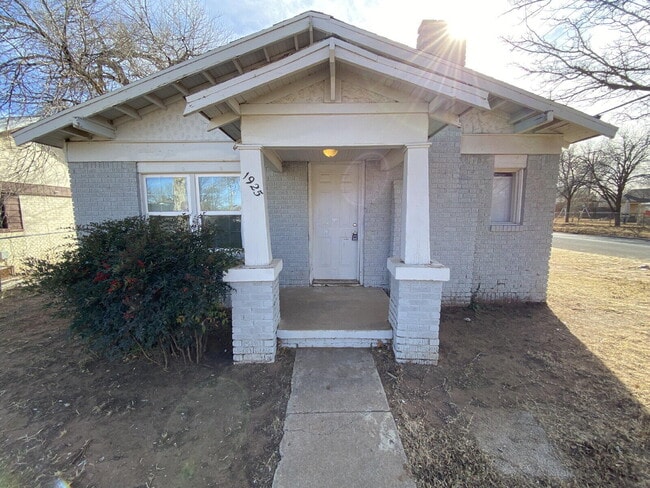 Building Photo - 1925 27th St Rental