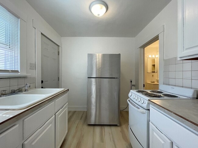 Photo - 121 W 7th Ave Unidad 1/2