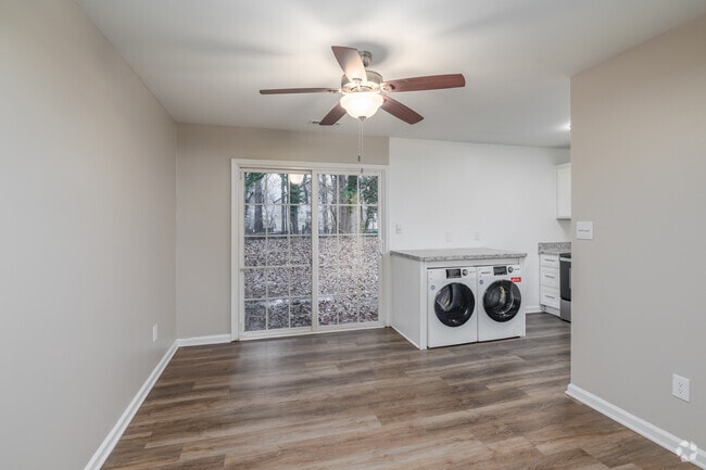 2BR, 1.5BA - 987SF - Dining Room